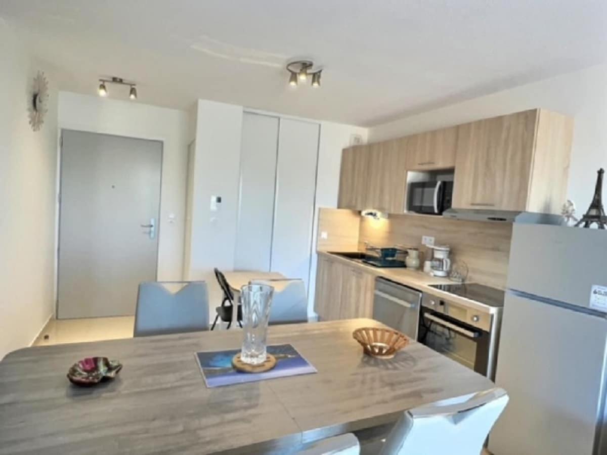 A 150M De La Plage - Coquet Appartement Pour 4 Personnes Виас Экстерьер фото